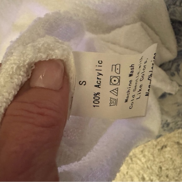 Elegant Off-Shoulder White Dress - Picture 6 of 6